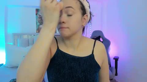 Snapshot of samanta_roberts1 chatting on 10-13-25, 01:22 Samanta online show from 10-13-25, 01:22