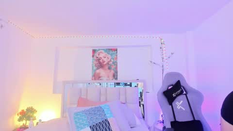 Snapshot of samanta_roberts1 chatting on 10-21-25, 11:22 Samanta online show from 10-21-25, 11:22