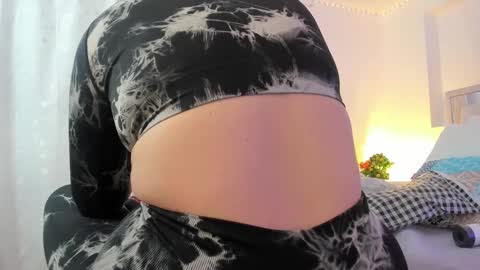 Snapshot of samanta_roberts1 chatting on 10-23-25, 11:42 Samanta online show from 10-23-25, 11:42