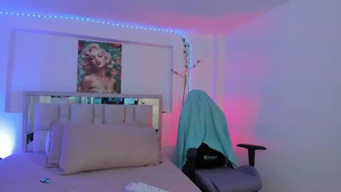 Snapshot of samanta_roberts1 chatting on 11-19-25, 10:26 Samanta online show from 11-19-25, 10:26