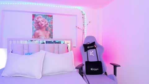 Snapshot of samanta_roberts1 chatting on 11-24-25, 02:17 Samanta online show from 11-24-25, 02:17