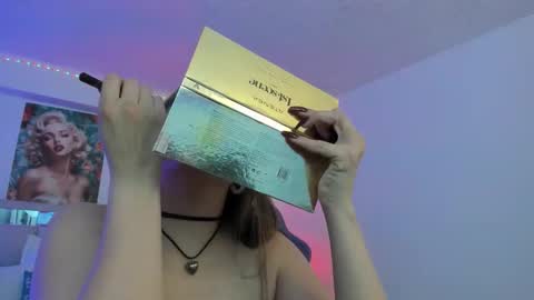 Snapshot of samanta_roberts1 chatting on 12-01-25, 10:31 Samanta online show from 12-01-25, 10:31