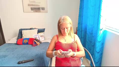 Snapshot of samanta_stone69 chatting on 01-29-25, 07:22 Samanta Stone online show from 01-29-25, 07:22