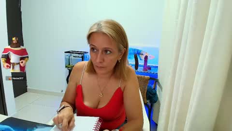 Snapshot of samanta_stone69 chatting on 10-01-25, 11:55 Samanta Stone online show from 10-01-25, 11:55