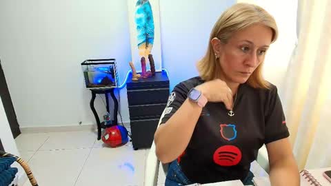 Snapshot of samanta_stone69 chatting on 10-21-25, 09:59 Samanta Stone online show from 10-21-25, 09:59