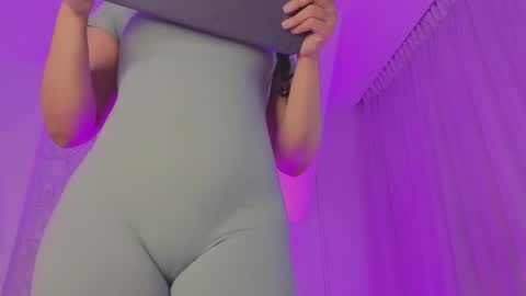 Snapshot of samanta_william chatting on 10-21-25, 03:18 samanta online show from 10-21-25, 03:18