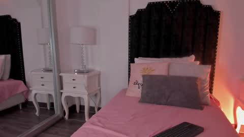 Snapshot of samanta_william chatting on 11-27-25, 03:30 samanta online show from 11-27-25, 03:30