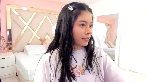 Snapshot of samantaa_shy chatting on 10-22-25, 02:34 sam  online show from 10-22-25, 02:34