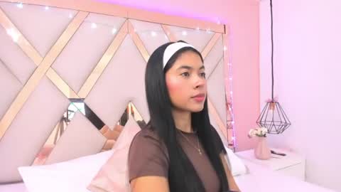 Snapshot of samantaa_shy chatting on 06-14-26, 03:41 sam online show from 06-14-26, 03:41