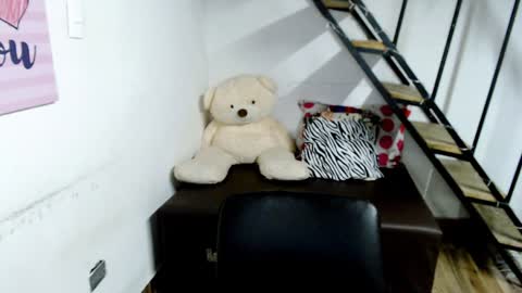 Snapshot of samantha2girl chatting on 12-20-24, 11:26 samantha online show from 12-20-24, 11:26