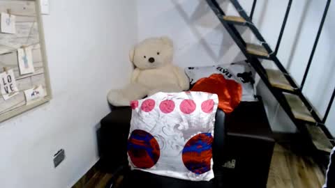 Snapshot of samantha2girl chatting on 02-16-25, 03:04 samantha online show from 02-16-25, 03:04