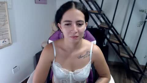 Snapshot of samantha2girl chatting on 10-15-25, 07:25 samantha online show from 10-15-25, 07:25