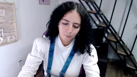 Snapshot of samantha2girl chatting on 12-14-25, 05:07 samantha online show from 12-14-25, 05:07