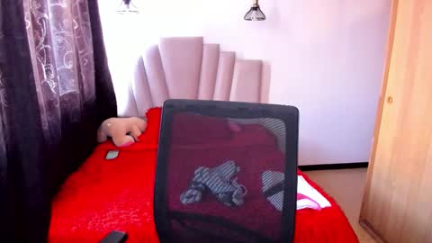 Snapshot of samantha__wilson chatting on 09-23-25, 11:35 Samantha  online show from 09-23-25, 11:35