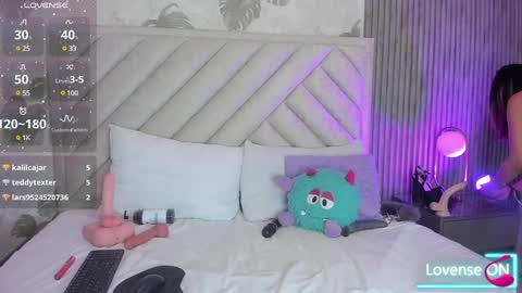 Snapshot of samantha_duque11 chatting on 02-08-25, 08:09 Samantha online show from 02-08-25, 08:09