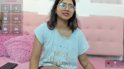 Snapshot of samantha_fox8 chatting on 10-05-25, 12:03 online show from 10-05-25, 12:03