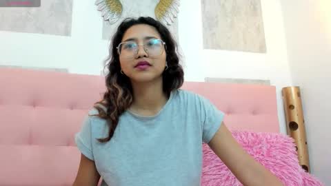 Snapshot of samantha_fox8 chatting on 10-27-25, 10:52 online show from 10-27-25, 10:52