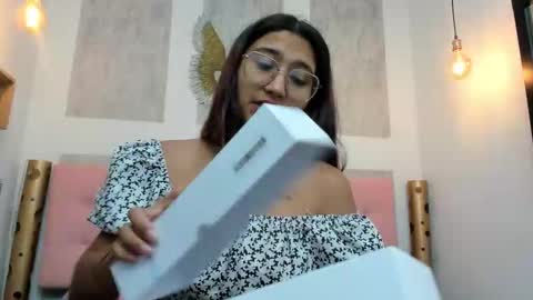 Snapshot of samantha_fox8 chatting on 11-03-25, 12:28 online show from 11-03-25, 12:28