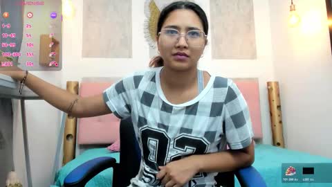 Snapshot of samantha_fox8 chatting on 11-17-25, 12:33 online show from 11-17-25, 12:33