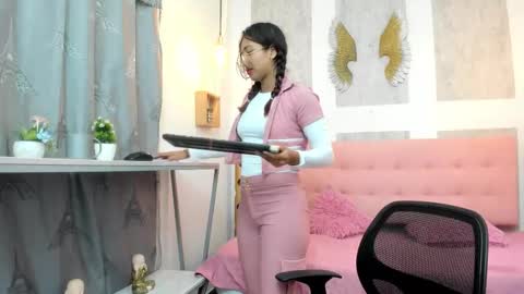 Snapshot of samantha_fox8 chatting on 11-18-25, 10:41 online show from 11-18-25, 10:41