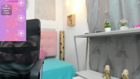 Snapshot of samantha_fox8 chatting on 12-02-25, 10:31 online show from 12-02-25, 10:31