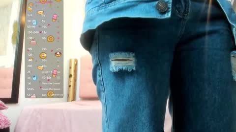 Snapshot of samantha_fox8 chatting on 12-14-25, 10:31 online show from 12-14-25, 10:31