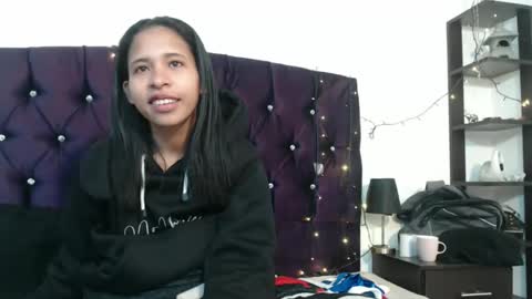 Snapshot of samantha_fox_squirt chatting on 12-25-24, 08:18 lizzy online show from 12-25-24, 08:18