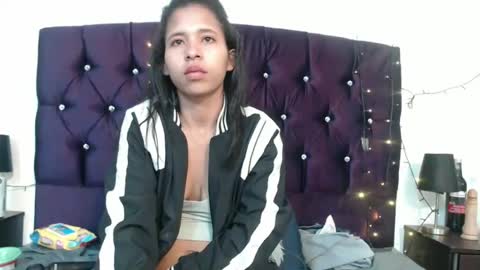 Snapshot of samantha_fox_squirt chatting on 12-29-24, 11:40 lizzy online show from 12-29-24, 11:40