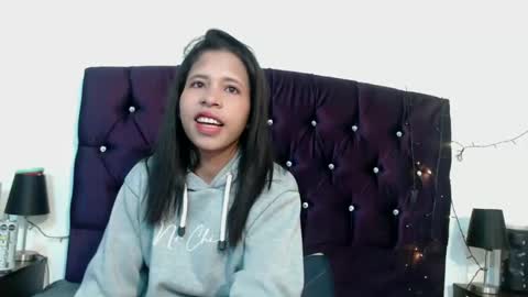 Snapshot of samantha_fox_squirt chatting on 12-29-24, 10:57 lizzy online show from 12-29-24, 10:57