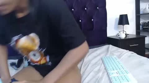 Snapshot of samantha_fox_squirt chatting on 01-22-25, 10:15 lizzy online show from 01-22-25, 10:15