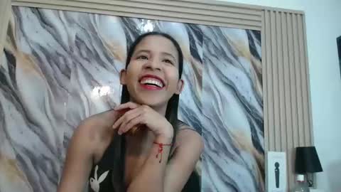 Snapshot of samantha_fox_squirt chatting on 10-26-25, 04:24 lizzy online show from 10-26-25, 04:24