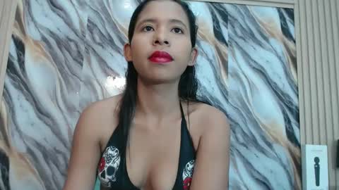 Snapshot of samantha_fox_squirt chatting on 10-27-25, 06:56 lizzy online show from 10-27-25, 06:56