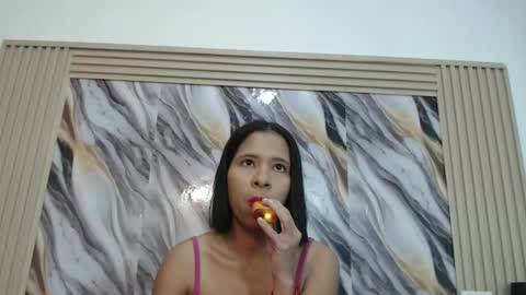 Snapshot of samantha_fox_squirt chatting on 10-28-25, 10:52 lizzy online show from 10-28-25, 10:52