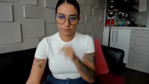 Snapshot of samantha_jadee chatting on 12-26-24, 01:54 Samantha online show from 12-26-24, 01:54