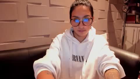 Snapshot of samantha_jadee chatting on 01-03-25, 11:01 Samantha online show from 01-03-25, 11:01