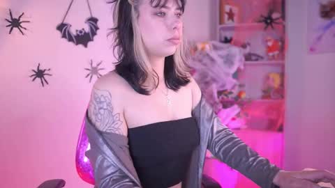 Snapshot of samantha_owen_ chatting on 10-14-25, 02:40 SAMY online show from 10-14-25, 02:40