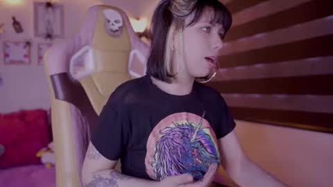 Snapshot of samantha_owen_ chatting on 10-21-25, 09:04 SAMY online show from 10-21-25, 09:04