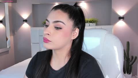 Snapshot of samanthaa_22_ chatting on 02-01-25, 03:30 Samanthaa online show from 02-01-25, 03:30