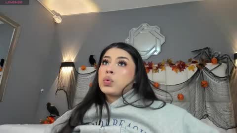 Snapshot of samanthaa_22_ chatting on 10-21-25, 11:44 Samanthaa online show from 10-21-25, 11:44