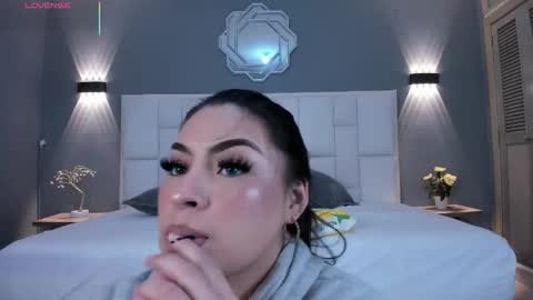 Snapshot of samanthaa_22_ chatting on 11-10-25, 11:42 Samanthaa online show from 11-10-25, 11:42