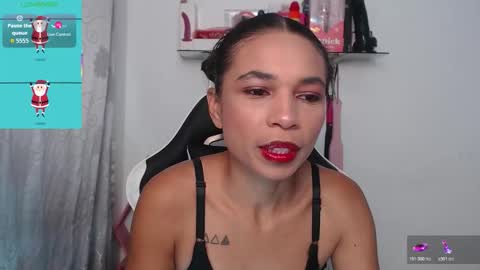 Snapshot of samanthaa_queen chatting on 12-15-25, 11:47 sam online show from 12-15-25, 11:47