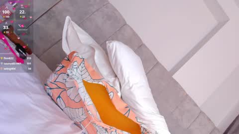 V A  N E S S A  online show from 01-08-25, 02:14