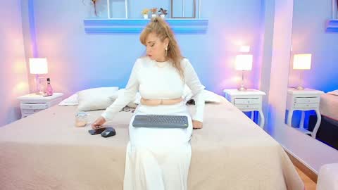 Snapshot of samanthamilf__ chatting on 02-01-25, 08:58 Samanta online show from 02-01-25, 08:58