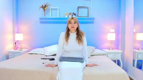 Snapshot of samanthamilf__ chatting on 02-11-25, 01:31 Samanta online show from 02-11-25, 01:31