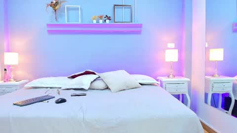 Snapshot of samanthamilf__ chatting on 02-13-25, 10:22 Samanta online show from 02-13-25, 10:22