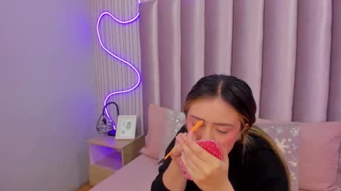 Alejandra  online show from 11-18-25, 12:09