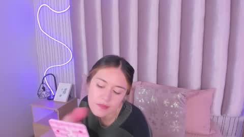 Alejandra  online show from 11-22-25, 12:15