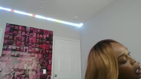 Snapshot of samanthaporsha chatting on 02-03-25, 05:35 samanthaporsha online show from 02-03-25, 05:35