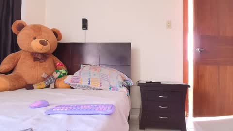 Snapshot of samantta98 chatting on 02-14-25, 02:54 SAMMY online show from 02-14-25, 02:54