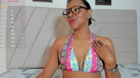 samaraa_smith1 online show from 04-25-26, 12:19